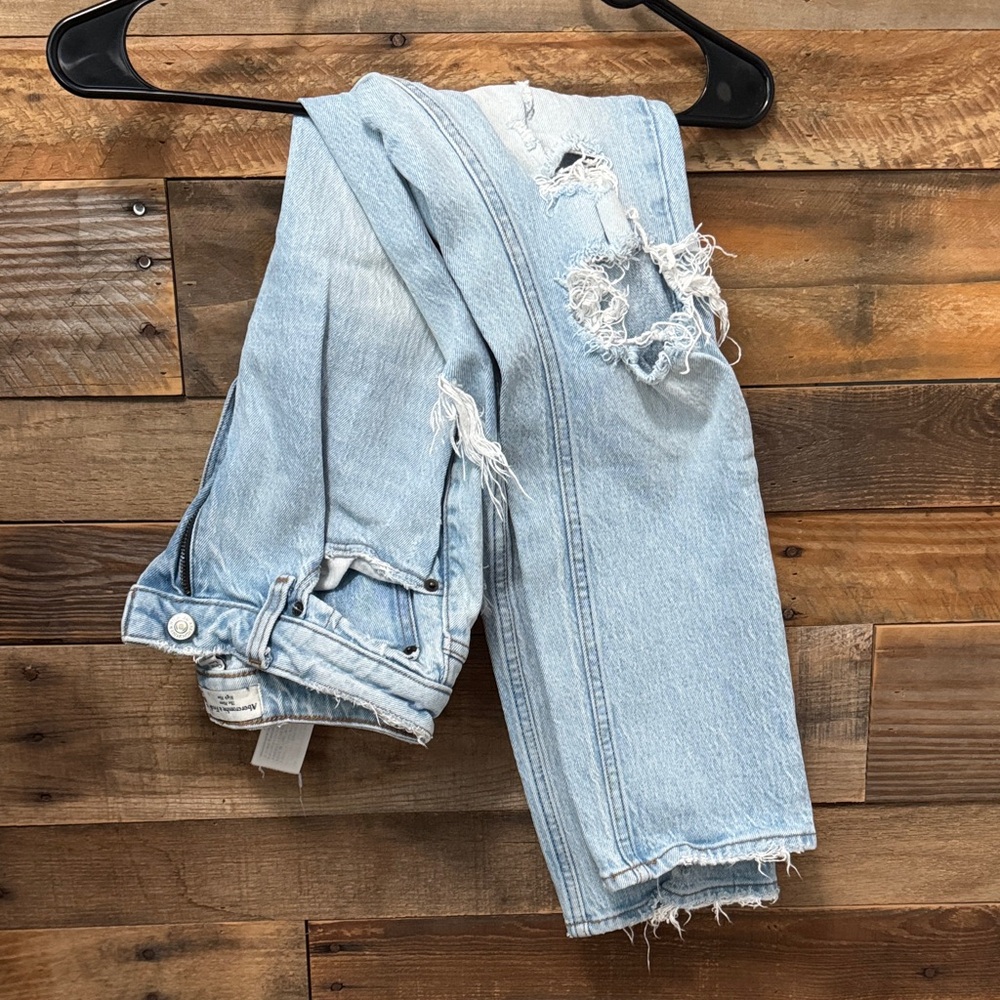 Abercrombie & Fitch Light Blue Distressed Cropped Jeans